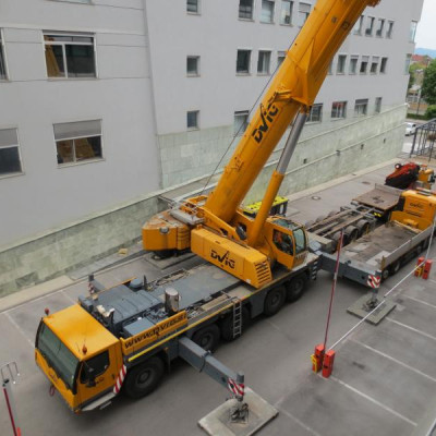 Avtodvigalo LIEBHERR LTM 1200-5.1 nosilnosti 200 ton