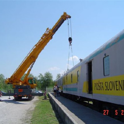 Dvigovanje poštnega vagona