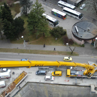 Avtodvigalo LIEBHERR LTM 1200-5.1 nosilnosti 200 ton