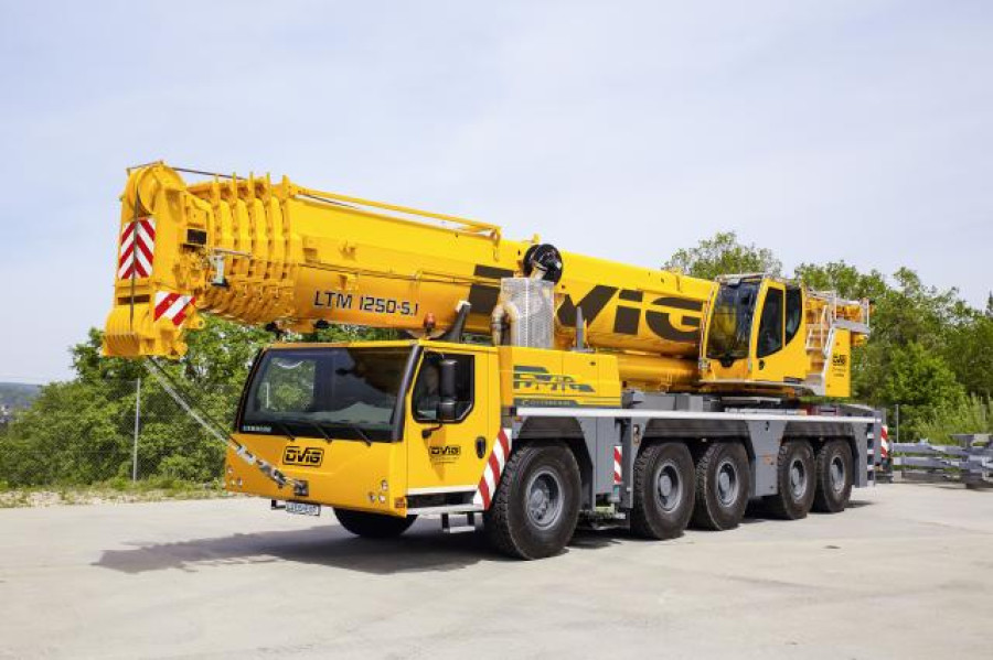 NOVO avtodvigalo Liebherr 250 ton
